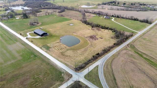 25594 Somerset Road, Louisburg, KS 66071