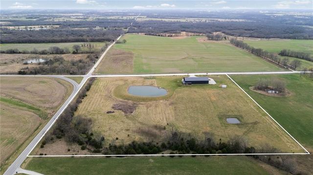 25594 Somerset Road, Louisburg, KS 66071