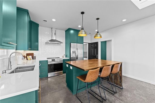25594 Somerset Road, Louisburg, KS 66071