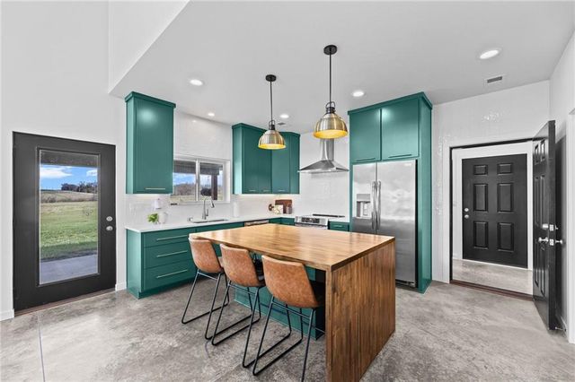 25594 Somerset Road, Louisburg, KS 66071