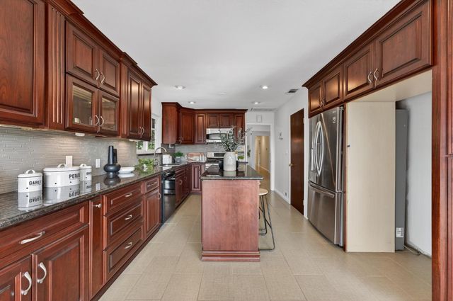 3006 Scenic Heights Way, Carmichael, CA 95608