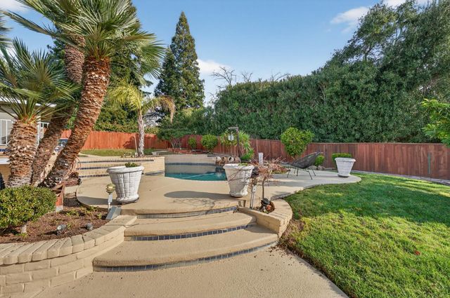 3006 Scenic Heights Way, Carmichael, CA 95608
