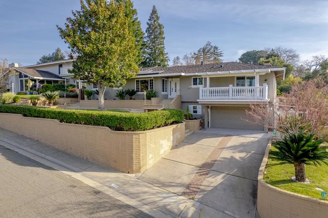 3006 Scenic Heights Way, Carmichael, CA 95608