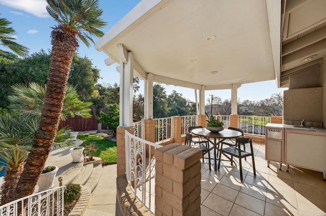 3006 Scenic Heights Way, Carmichael, CA 95608