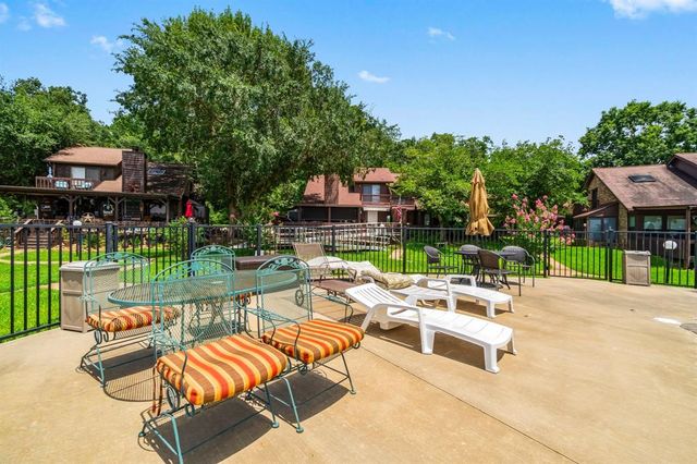 200 Fountain Lake W 116, Livingston, TX 77351