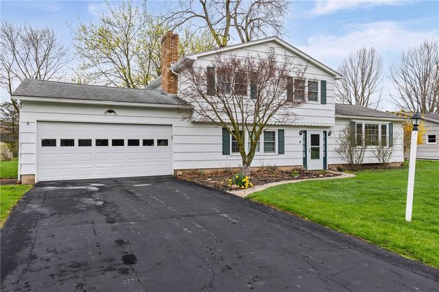8 North Passage, Perinton, NY 14450
