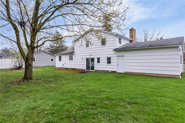 8 North Passage, Perinton, NY 14450