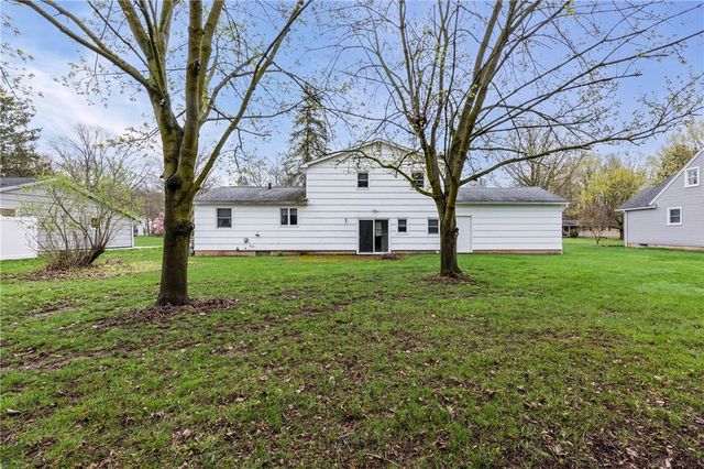 8 North Passage, Perinton, NY 14450
