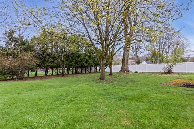 8 North Passage, Perinton, NY 14450