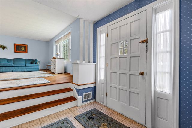 8 North Passage, Perinton, NY 14450
