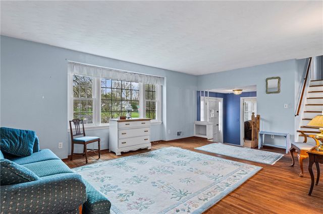 8 North Passage, Perinton, NY 14450