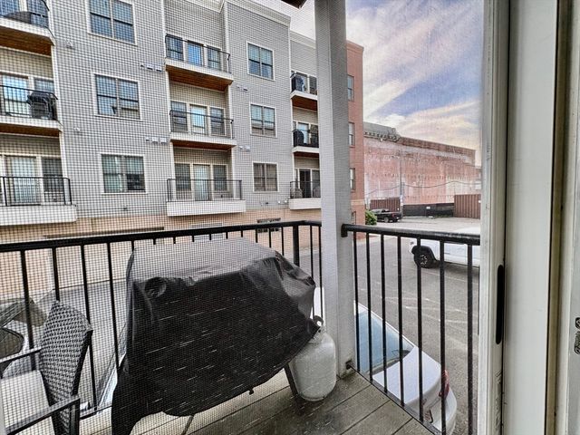3 M St 2, Boston, MA 02127