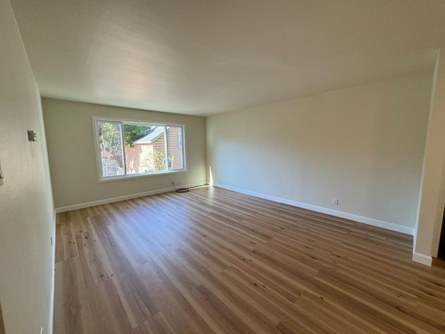 370 Bartlett Street 2, San Francisco, CA 94110