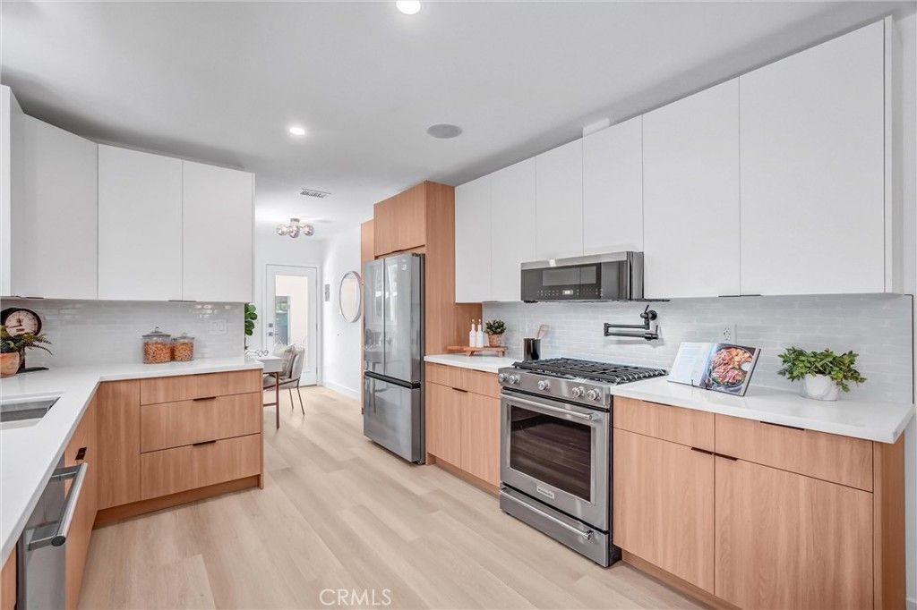 Image 9 of property listing at 3090 Eucalyptus Avenue, Long Beach, CA 90806