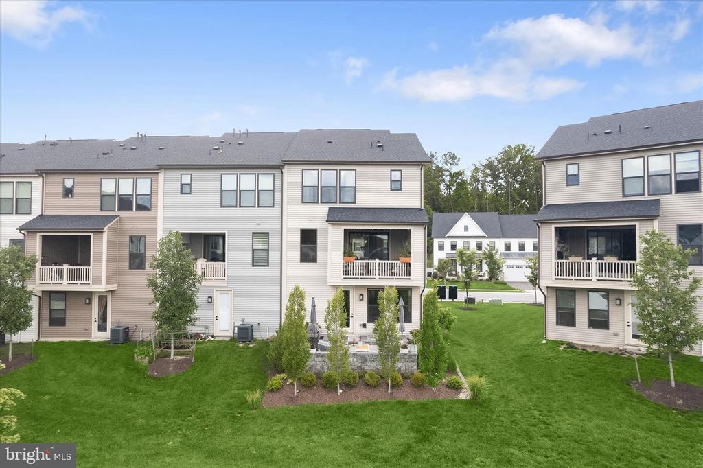 Image 57 of property listing at 7668 CROSS CREEK DR, Columbia, MD 21044