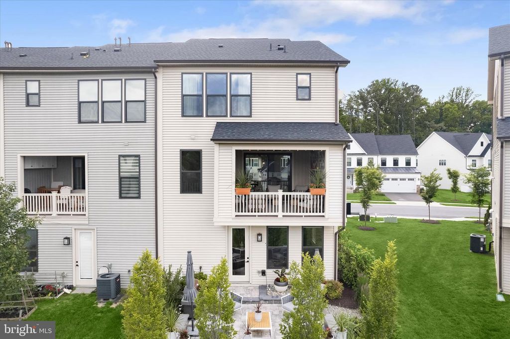 Image 59 of property listing at 7668 CROSS CREEK DR, Columbia, MD 21044