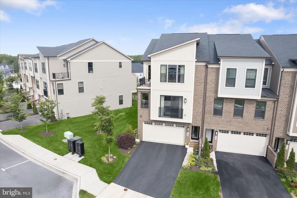 Image 63 of property listing at 7668 CROSS CREEK DR, Columbia, MD 21044