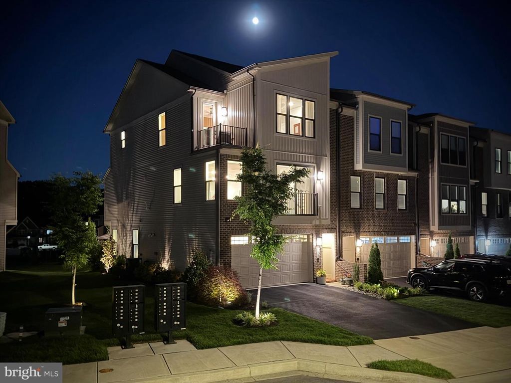 Image 69 of property listing at 7668 CROSS CREEK DR, Columbia, MD 21044