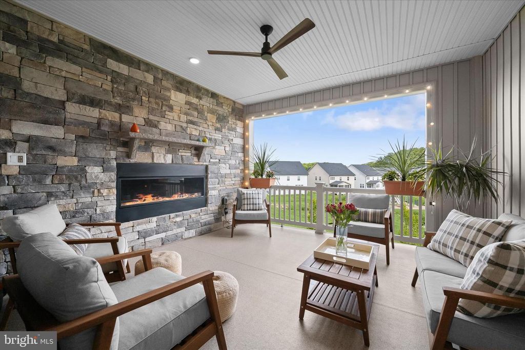 Image 5 of property listing at 7668 CROSS CREEK DR, Columbia, MD 21044