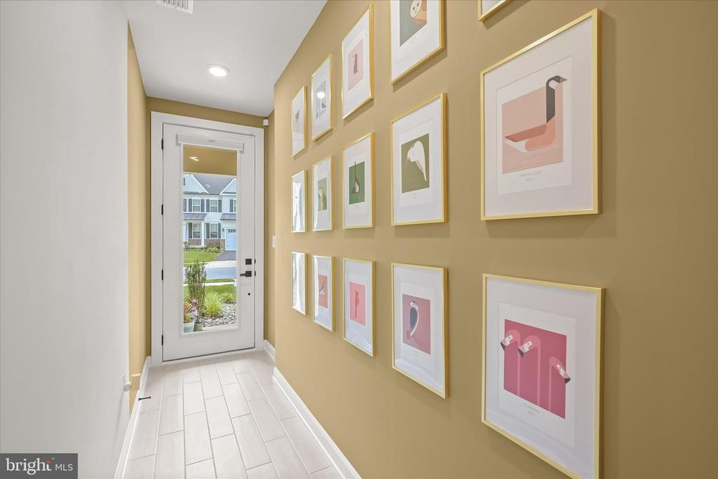 Image 8 of property listing at 7668 CROSS CREEK DR, Columbia, MD 21044