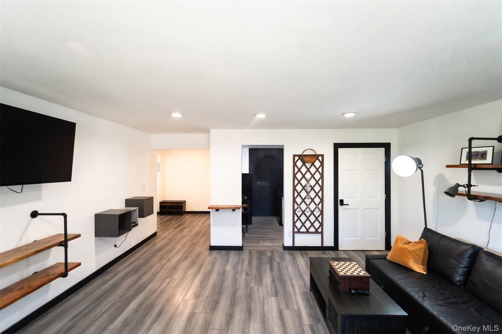 88-29 155th Avenue 3F, Howard Beach, NY 11414