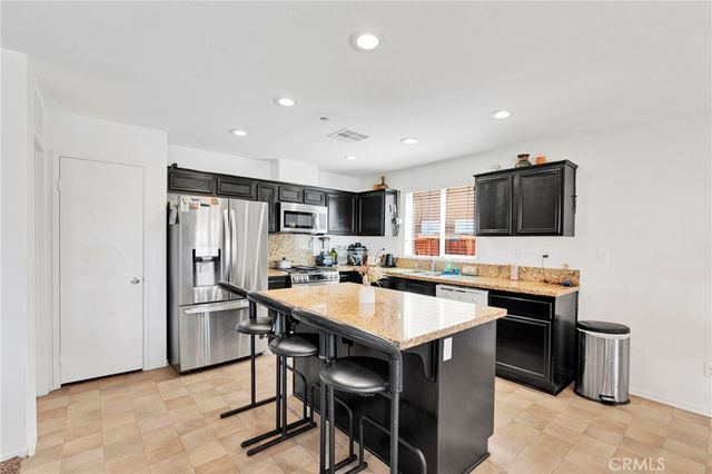 15752 Whitecap Way, Victorville, CA 92394