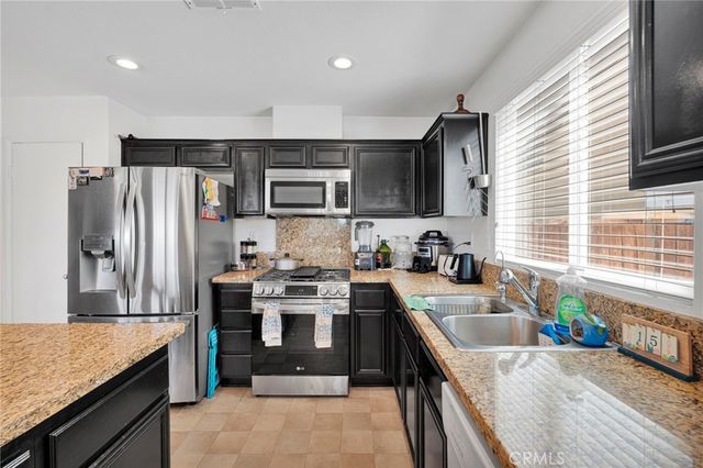 15752 Whitecap Way, Victorville, CA 92394