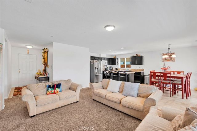 15752 Whitecap Way, Victorville, CA 92394