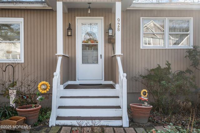 928 4th Avenue, Toms River, NJ 08757