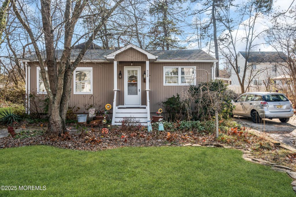 928 4th Avenue, Toms River, NJ 08757