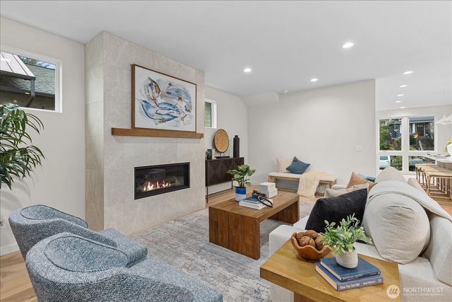 4222 Meridian Avenue N, Seattle, WA 98103