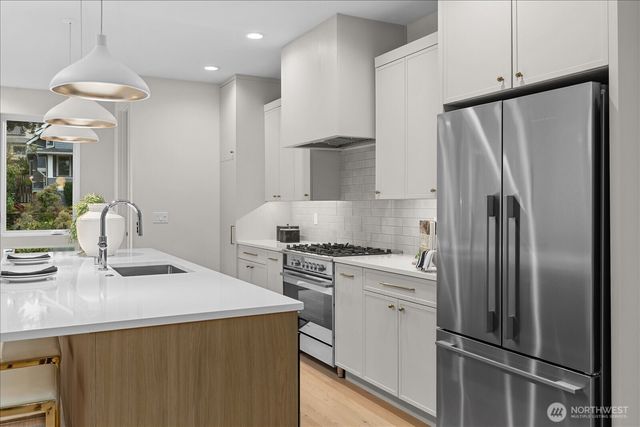 4222 Meridian Avenue N, Seattle, WA 98103