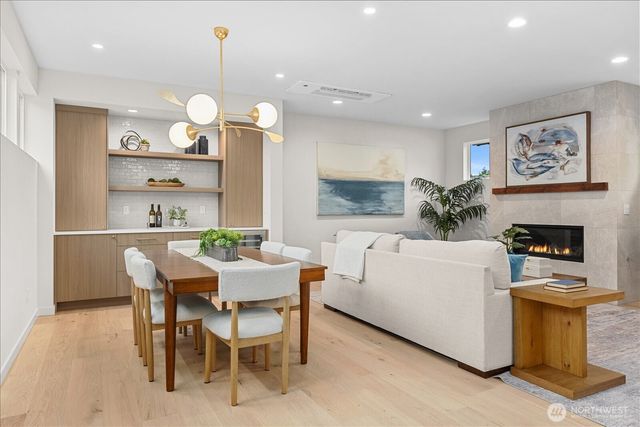 4222 Meridian Avenue N, Seattle, WA 98103