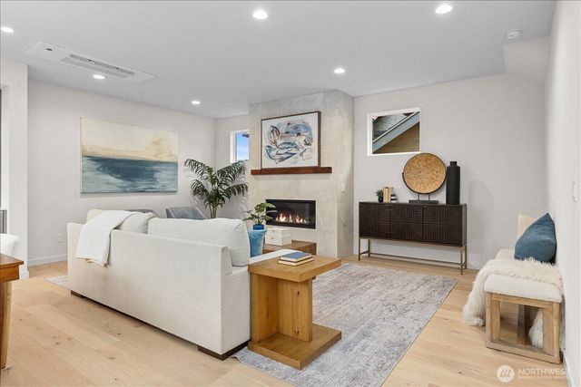 4222 Meridian Avenue N, Seattle, WA 98103