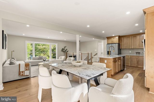 300 VALEVIEW CT NW, Vienna, VA 22180