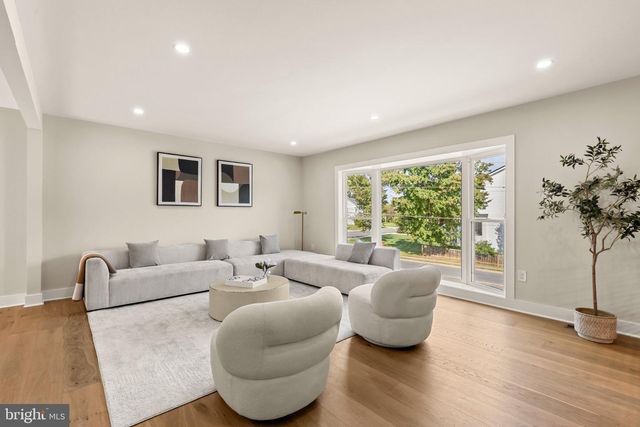 300 VALEVIEW CT NW, Vienna, VA 22180