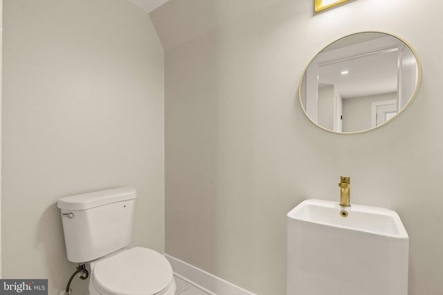 300 VALEVIEW CT NW, Vienna, VA 22180
