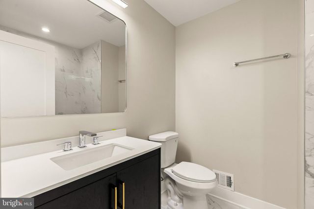 300 VALEVIEW CT NW, Vienna, VA 22180