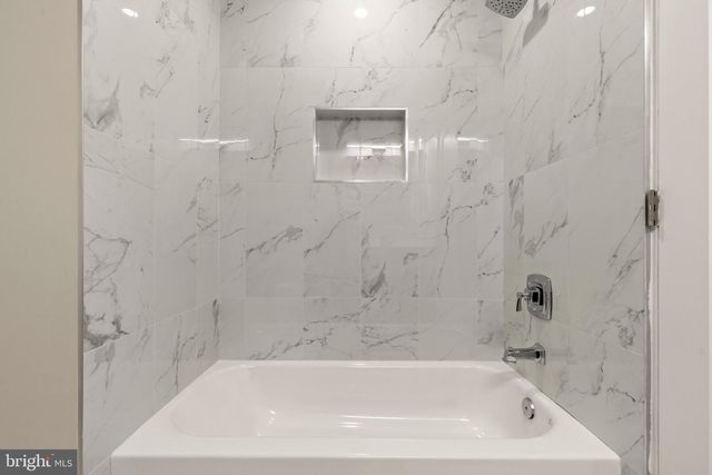 300 VALEVIEW CT NW, Vienna, VA 22180