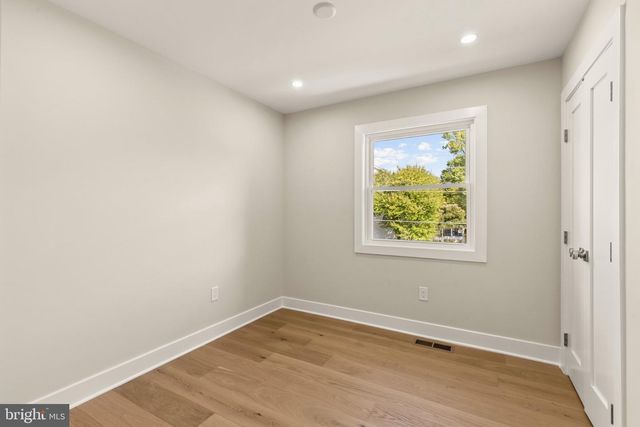 300 VALEVIEW CT NW, Vienna, VA 22180