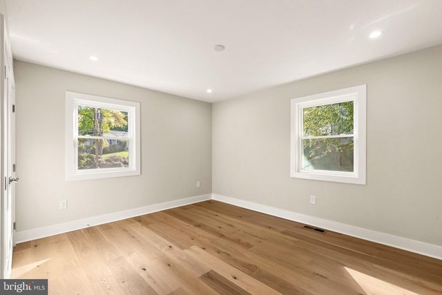 300 VALEVIEW CT NW, Vienna, VA 22180