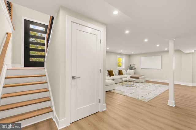 300 VALEVIEW CT NW, Vienna, VA 22180
