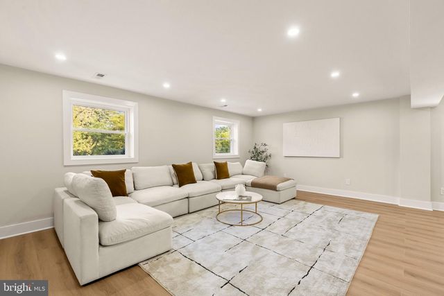 300 VALEVIEW CT NW, Vienna, VA 22180
