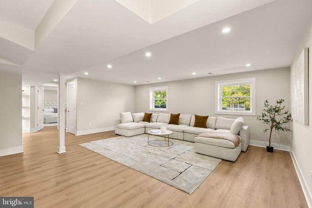 300 VALEVIEW CT NW, Vienna, VA 22180