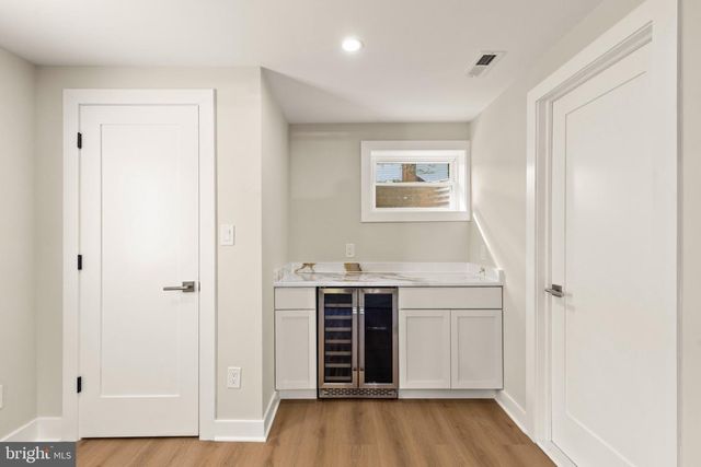 300 VALEVIEW CT NW, Vienna, VA 22180