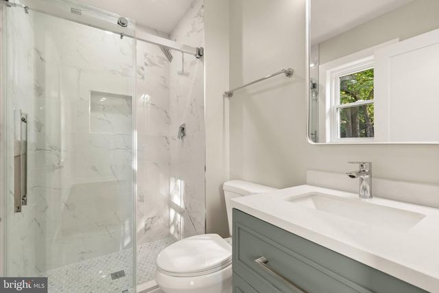 300 VALEVIEW CT NW, Vienna, VA 22180