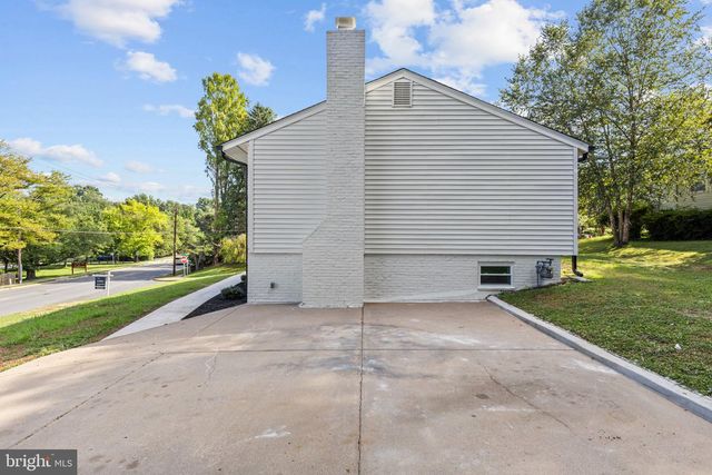 300 VALEVIEW CT NW, Vienna, VA 22180