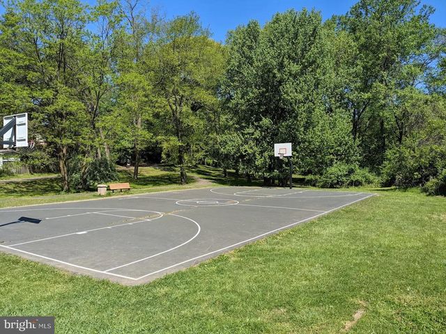 300 VALEVIEW CT NW, Vienna, VA 22180