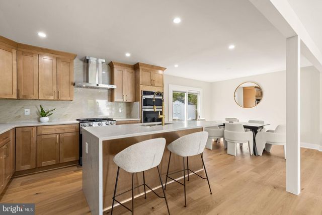 300 VALEVIEW CT NW, Vienna, VA 22180