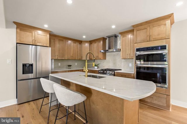 300 VALEVIEW CT NW, Vienna, VA 22180